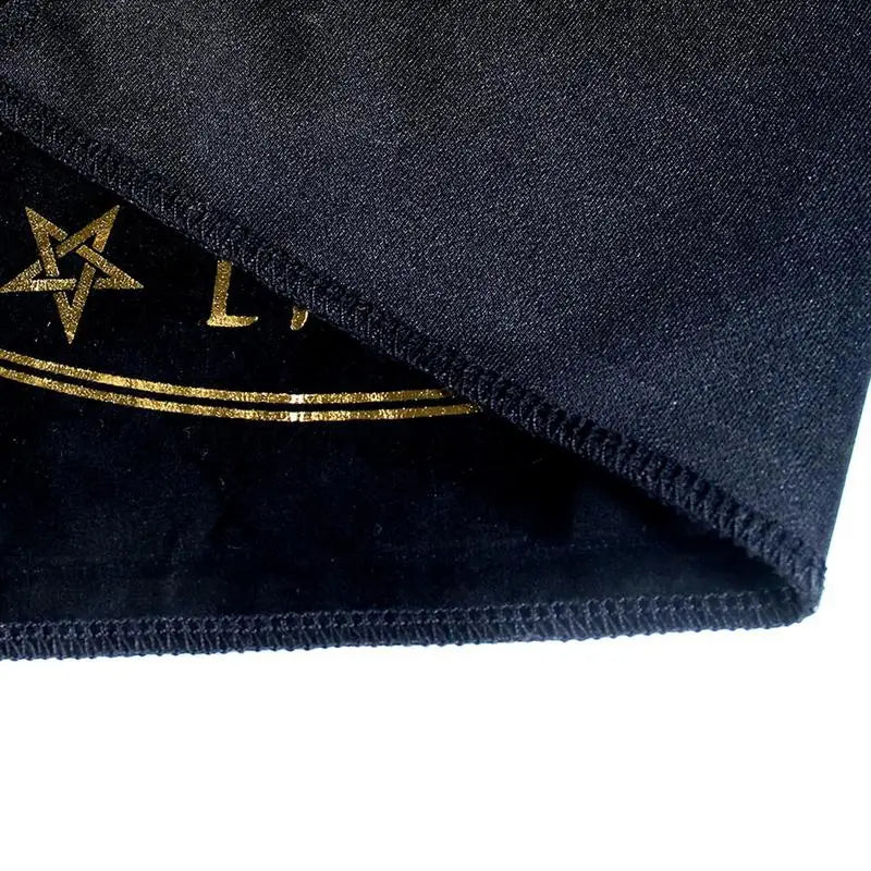 Nappe de Tarot en Velours – Pentagramme doré & Autel de sorcière